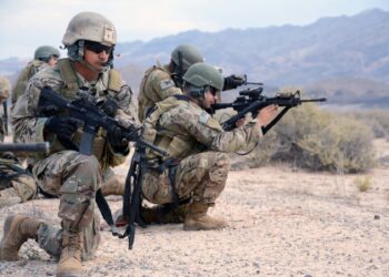 SHBA gati për rifillim të operacioneve luftarake në Iran, paralajmëron zyrtari ushtarak