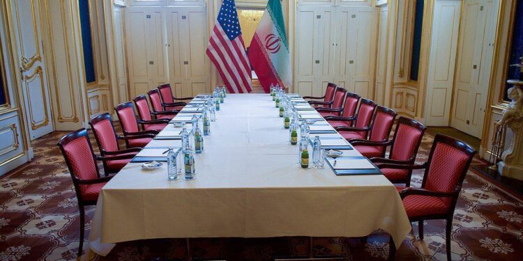 Nisin bisedimet SHBA–Iran në Pakistan, tensione të larta dhe kushte të forta nga Teherani