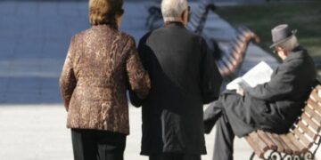 Sot dalin pensionet e moshës dhe kontribuuese.