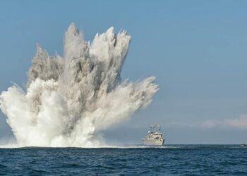 SHBA nis pastrimin e Ngushticës së Hormuzit nga minat, pavarësisht armëpushimit