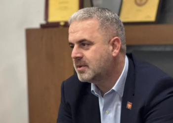 Azemi shpërthen – ‘Seanca për Presidentin është farsë!’”