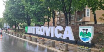 “Mitrovica e Veriut: Asamblistët votojnë largimin e sloganit ‘Unë e dua Mitrovicën’”.