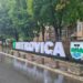 “Mitrovica e Veriut: Asamblistët votojnë largimin e sloganit ‘Unë e dua Mitrovicën’”.