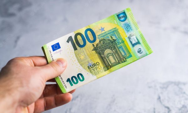 Ymeri: Kur qytetarët s’kanë të ardhme, 100 euro duken zgjidhja e vetme.
