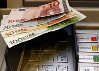 Kapet zyrtari që mori mbi 39 mijë euro rrogë nga shteti për 7 vjet pa shkuar në punë.