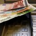 Kapet zyrtari që mori mbi 39 mijë euro rrogë nga shteti për 7 vjet pa shkuar në punë.