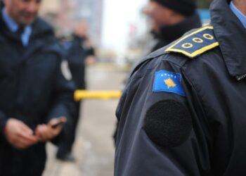 “Tragjedi në Prishtinë: gjendet i vdekur një burrë, Policia nis hetimet”.
