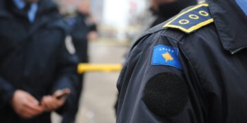 “Tragjedi në Prishtinë: gjendet i vdekur një burrë, Policia nis hetimet”.