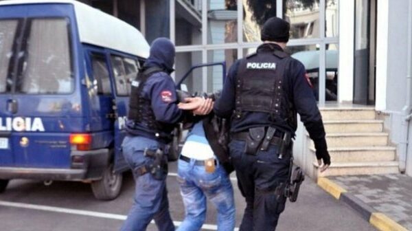 Arrestohet në Shqipëri Anton Allakaj, i dënuar me 11 vjet për vrasje: pritet ekstradimi drejt Kosovës.