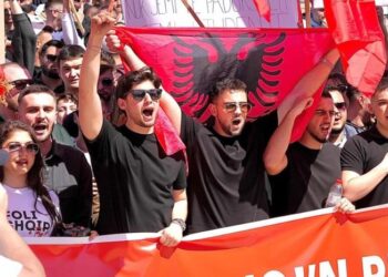 “Studentët nga Shqipëria kërkojnë reagim: ‘Jemi marrë peng nga katër maqedonas’”.