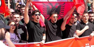 “Studentët nga Shqipëria kërkojnë reagim: ‘Jemi marrë peng nga katër maqedonas’”.