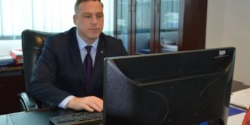 Ish-drejtori në ministrinë e Fitore Pacolli e çon në KPMSHCK vendimin për ndërrimin e pozitës.