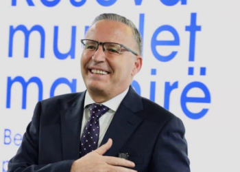Hamza premton rritje prej 50 për qind të pagave dhe pensioneve.