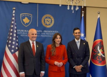Kongresistë amerikanë në Prishtinë, takojnë Haxhiun: Fokus te të drejtat e pakicave dhe situata në rajon