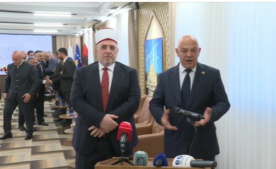Ardian Gjini uron Kurban Bajramin: Kosova është me fat për harmoninë fetare