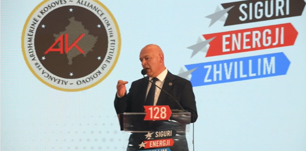 Ardian Gjini zgjidhet kryetar i ri i AAK-së, partia hyn në një fazë të re politike
