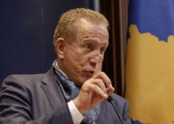 “Pacolli kritikon ashpër zhvillimet politike: Interesat klanore dhe personale po e dëmtojnë Kosovën”.