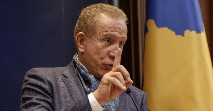 “Pacolli kritikon ashpër zhvillimet politike: Interesat klanore dhe personale po e dëmtojnë Kosovën”.