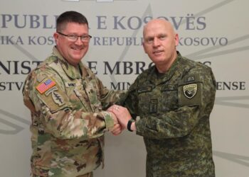 Zyrtari i lartë i EUCOM-it zhvillon vizitën e fundit në Kosovë, konfirmohet mbështetja amerikane për modernizimin e FSK-së