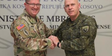 Zyrtari i lartë i EUCOM-it zhvillon vizitën e fundit në Kosovë, konfirmohet mbështetja amerikane për modernizimin e FSK-së