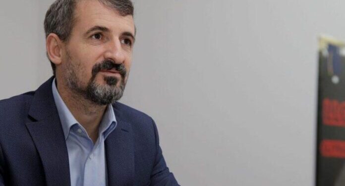 Miftaraj: Pasuria e zyrtarëve të Lëvizja Vetëvendosje po i tundon edhe disa hoxhallarë.