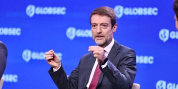 Shqipëria dënon sulmin rus në Kiev, Hoxha: U godit kompleksi ku banon ambasadori shqiptar