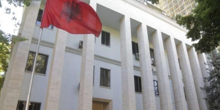 Gjykata e Lartë i jep të drejtë “Mabco”-s së Behgjet Pacollit, rrëzohet kërkesa e Valon Ademit për aeroportin e Vlorës