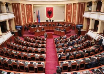 PS dhe PD bashkojnë votat, miratohet projektrezoluta për integrimin në BE.