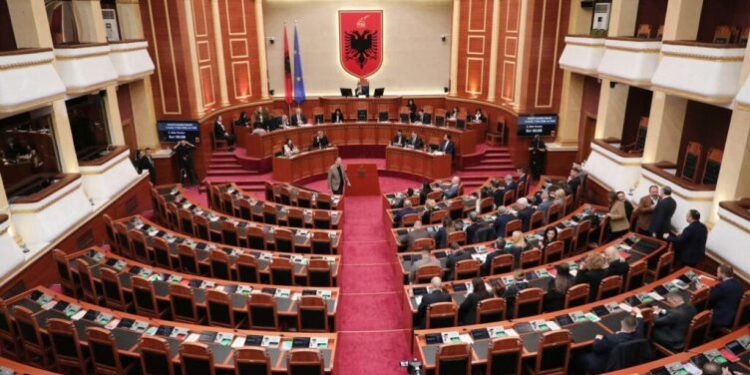 PS dhe PD bashkojnë votat, miratohet projektrezoluta për integrimin në BE.