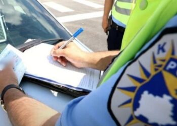 Kaos në trafik: 2200 gjoba për 24 orë, mbi 70 aksidente dhe 30 të arrestuar.