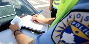 Kaos në trafik: 2200 gjoba për 24 orë, mbi 70 aksidente dhe 30 të arrestuar.