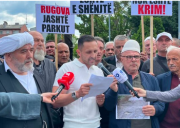 Banorët e Rugovës protestojnë kundër ndalimit të shërbimeve ndërtimore: “Po na diskriminojnë në tokat tona”