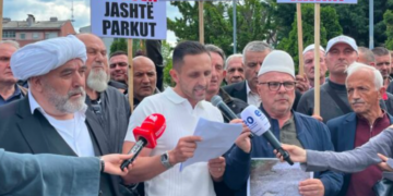 Banorët e Rugovës protestojnë kundër ndalimit të shërbimeve ndërtimore: “Po na diskriminojnë në tokat tona”