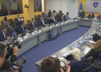 Qeveria miraton pakon “Inflacioni 2.0”, Kurti: Mbështetje financiare për pensionistë, punëtorë, fëmijë dhe studentë
