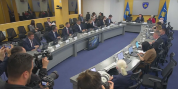 Qeveria miraton pakon “Inflacioni 2.0”, Kurti: Mbështetje financiare për pensionistë, punëtorë, fëmijë dhe studentë