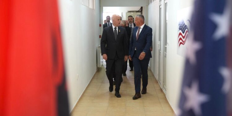 Kamberi: Duhet të marrë fund koha e standardeve të dyfishta ndaj shqiptarëve të Luginës.