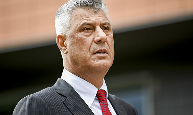 Uka shpërthen: Thaçi i bën liderët e tjerë të duken si “kafshore”.