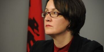 Zyrtare: Aida Dërguti i bashkohet PDK-së.
