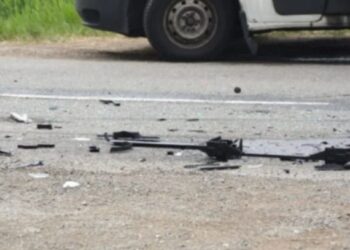 Vdes një këmbësor në Pejë pasi goditet nga vetura, shoferi largohet nga vendi i ngjarjes.