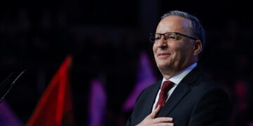 Hamza shpreh ngushëllime për vdekjen e Alush Gashit: Kontribut i çmuar në shëndetësi, arsim dhe ndërtimin e institucioneve.