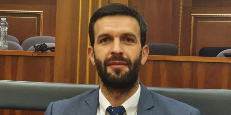 Rrahmani: Çdo votë për Lëvizja Vetëvendosje hap debat për martesat mes gjinive të njëjta.