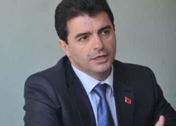 Krasniqi për Kurtin: “Kombinim i sehirbazit dhe matrapazit”.