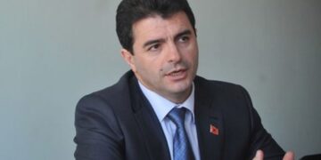 Krasniqi për Kurtin: “Kombinim i sehirbazit dhe matrapazit”.