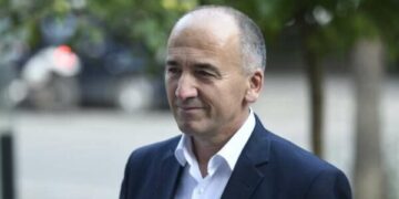 “Muhaxheri hedh poshtë raportimet për dorëheqje: Vazhdoj në LDK dhe në krye të degës në Pejë”.