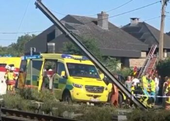 Tragjedi në Belgjikë: Minibusi me nxënës përplaset me trenin, 4 të vdekur.