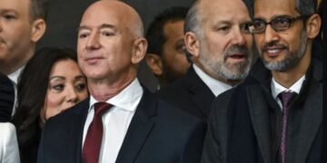 Jeff Bezos vlerëson Trumpin: Më i pjekur dhe më i disiplinuar në mandatin e dytë