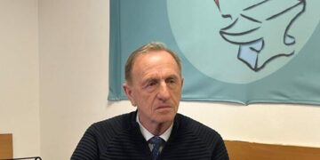 “Rroga e 14-të, Azemi për Kurtin: Çmenduri dhe fushatë për vota”.