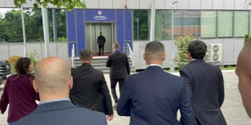 “A ka prova që Kurti paguan qira? Zyra e Kryeministrit refuzon të përgjigjet”.
