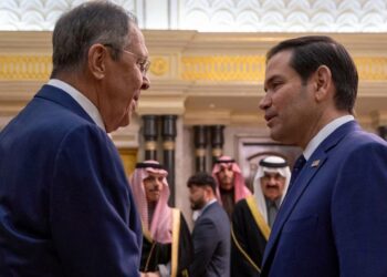 Lavrov i kërkon Rubios evakuimin e ambasadës amerikane në Kiev, Rusia intensifikon sulmet ndaj Ukrainës
