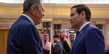 Lavrov i kërkon Rubios evakuimin e ambasadës amerikane në Kiev, Rusia intensifikon sulmet ndaj Ukrainës
